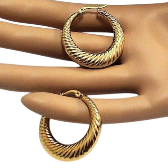 24k Gold Plated Swirl Line Graduated Hoop Pierced Post Earrings Graduated Band - Picture 4 of 10